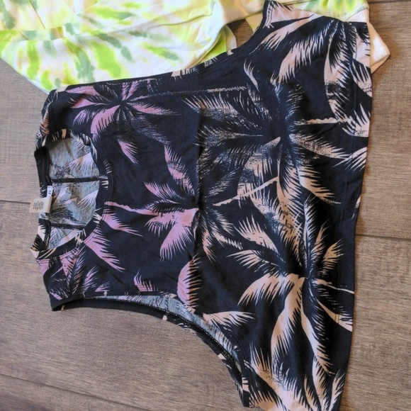 Bundle crop tops size small old navy! - Picture 4 of 5